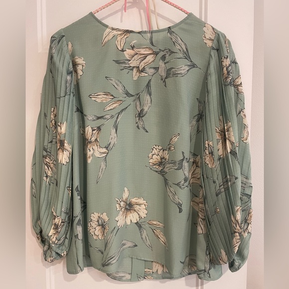 Beautiful turquoise crepe blouse. Very good quality material. - Picture 1 of 4